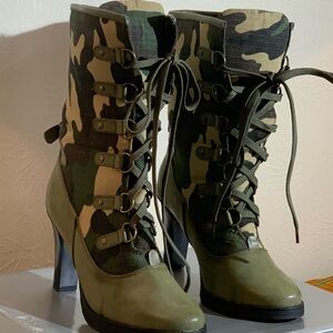 Bumper Green Camouflage High-Heel Lace-Up Boots